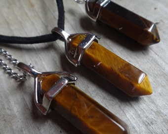 Oeil de Tigre, Collier de Cristal. Pointe cristal pendentif. Pierres de chakra, guérison. Collier suede ou chaîne. Santé et énergie.