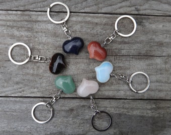 Cadeau Porte clé pierre en coeur Cristal de quartz rose, Opalite, Oeil de tigre, Gold sand, Blue Sand, Aventurine. Porte-bonheur.