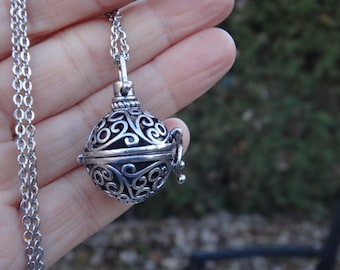 Halsband med diffusor av eteriska oljor. Filigran lavastenar. Aromaterapi. Bohemiskt halsband. Antik silver. Hälsa, Arom