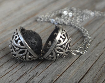Halsband med diffusor av eteriska oljor. Filigran lavastenar. Aromaterapi. Bohemiskt halsband. Antik silver. Hälsa