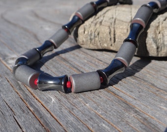 Collier d'Hématite naturelles pour Homme. Bijoux pour Hommes. Collier masculin. Santé, Énergie, Équilibre. Cadeau pour lui. Gris et rouge