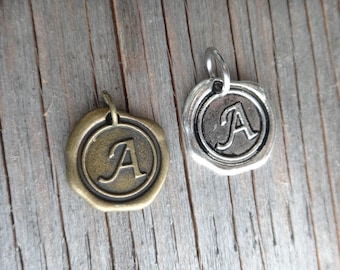 Ajoutez une lettre. Lettre Initiale. Personnalisé Monogramme. Médaillon sceau de cire argent oxydé. Charm lettre. Personnalisez votre bijoux