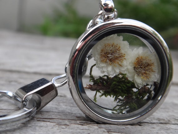 Dried White Immortal Keychain. Floating Locket Real Dried Plants