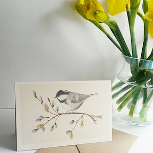 Kohlmeise. Original handgemaltes Bild einer Kohlmeise, die auf Weidenkätzchen sitzt, gedruckt auf recyceltem Karton. Öko-Karte. Vogelkarte. Kohlenmeise Bild