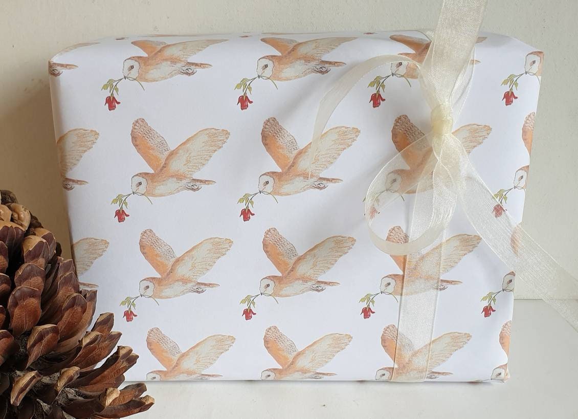 Barn owl valentine wrapping paper. Owl paper. Owl gift wrap. Barn owl paper. Owl and rose. Romantic 
