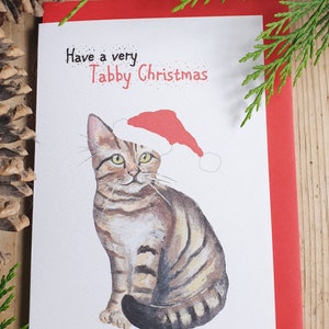 Carte de Noël de chat tigré. Carte de Noël de chat. Carte de Noël chat rayé. Carte avec un chat tigré. Carte drôle de chat. Chat de Noël. Carte chat