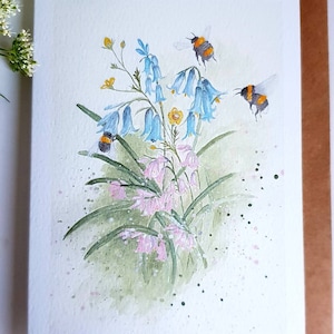 Glockenblumen Karte. Bluebell Aquarell Karte. Karte mit Blumen. Glockenblume Geschenk. Blaue Glocke vorhanden. Glockenblume und Bienen