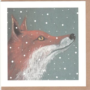Renard dans la carte de neige. Carte de renard roux. Carte avec un renard.   Carte d’animal des bois. Carte nature. carte de la faune. Carte de Noël Fox.