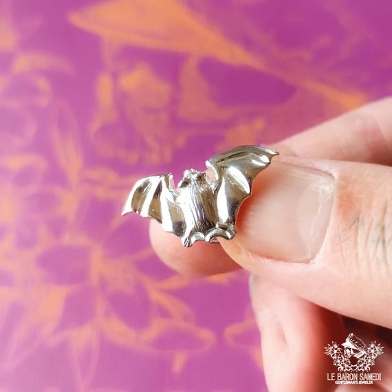 SOMBRE VOL – Sterling Silver Lapel Pin Featuring a Bat in Full Flight