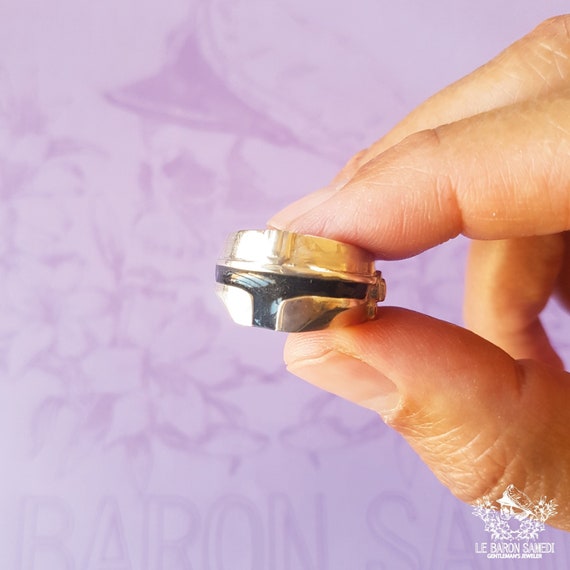 MANDO - 925 sterling silver signet ring in the shape of Din Djarin's helmet, a tribute to Geek Culture and Star Wars