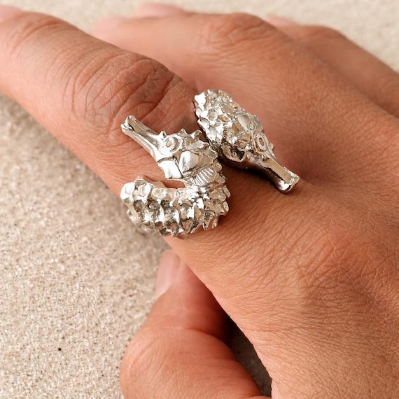 VALSE DES MERS - Adjustable Sterling Silver Men's Ring with Two Intertwined Seahorses - Unique and Elegant Marine Design