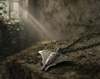 THE MILLER: Anhänger aus 925er Sterlingsilber, eine Hommage an die Motte aus The Last of Us.