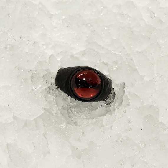 EIDR — Blackened Silver Cabochon Ring (12 mm / 8.5 ct Garnet or Onyx, 14 g)