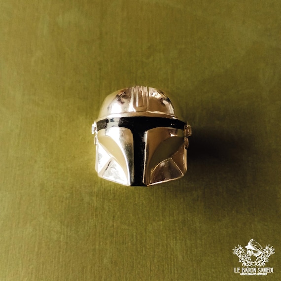 MANDALORIAN - Sterling Silver 925 Signet Ring Shaped Like Din Djarin's Helmet, a Tribute to Geek Culture and Star Wars
