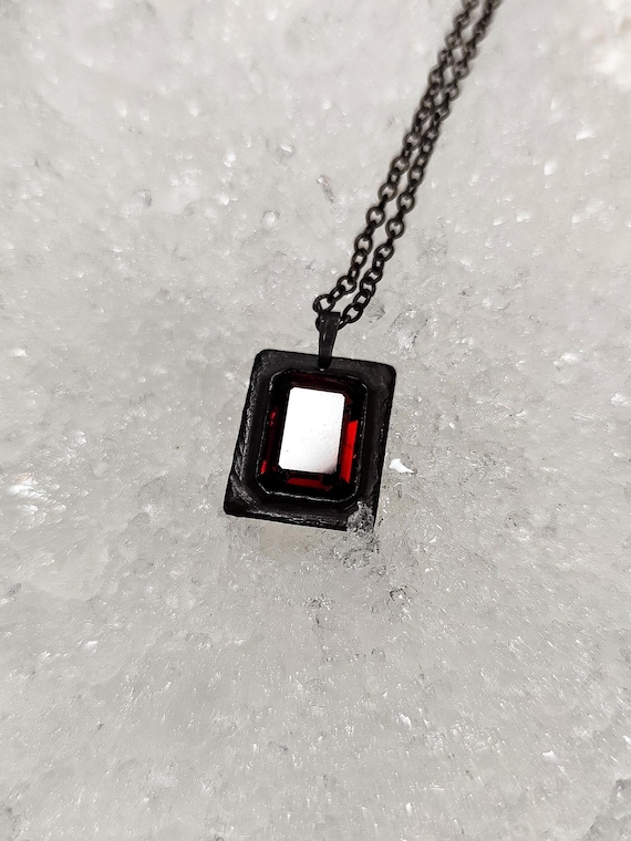 SKJOLD – Blackened Silver Rectangle Pendant, Octagon Stone 10×14 mm (8.2 ct) Garnet or Onyx, Handmade, With or Without Chain