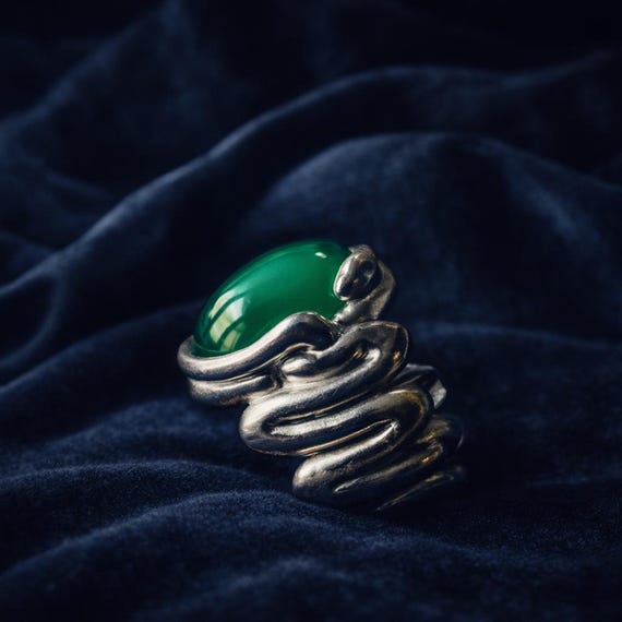 LE SERPENT d'EURYNOME, Creator of Ancient Worlds – Sterling Silver and Green Agate Ring Representing the Cosmic Egg