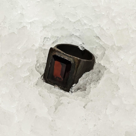 MYRKR – Blackened Silver Rectangular Ring, 8.2 ct Garnet or Onyx Stone, Heavy 20 g Handmade Brutalist Men’s Ring