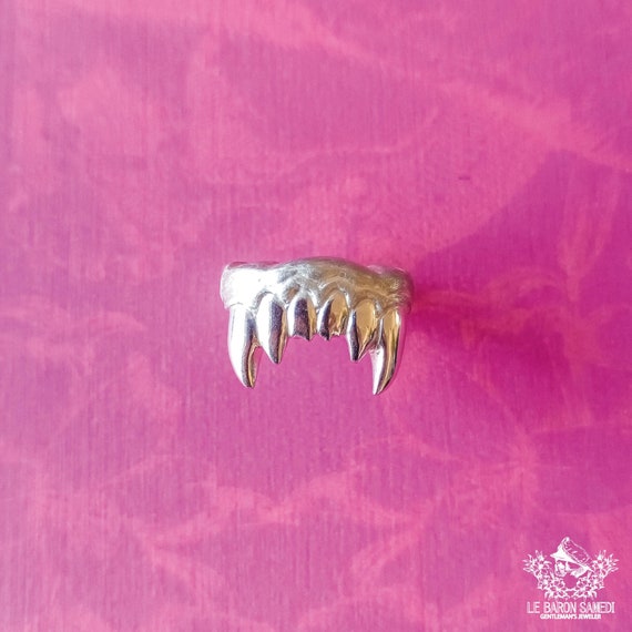 CROCS ÉTERNELS - Sterling Silver 925 Ring Inspired by Vampire Fangs with Brushed Gums Effect
