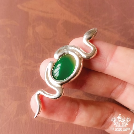 LE SERPENT d'EURYNOME - Creator of Ancient Worlds – Sterling Silver and Green Agate Brooch Representing the Cosmic Egg