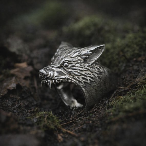 ALPHA BITE - Men's wolf head ring in 925 sterling silver - Totem ring - Symbolic jewelry - Biker ring - Silver wolf jewelry