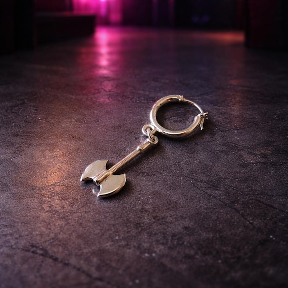 STRENGTH and PRIDE: Silver hoop earring with a double axe pendant in silver