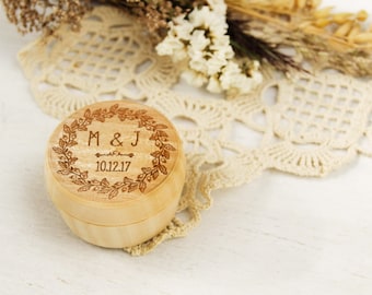 Personalized Jewelry Box with monogram and acorn oak wreath, Round wooden box for Proposal ring