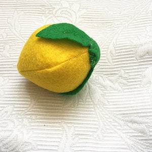 Easter sale-Felt lemon toy--Toy fruit Lemon--Felt play food---children&#39;s Pretend play toys--Plush fruits--one felt lemon