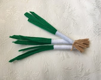 Easter sale—Felt Onion-Pretend Vegetable-Fake Veggies-Pretend Food/Garden Vegetable/Kitchen Play, Preschool game-three onion