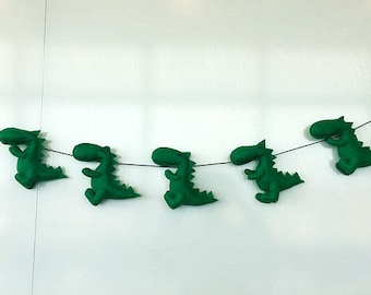 Easter sale-Customized Felt dinosaur garland--plush dinosaur-soft dinosaur-Nursery Decor-set of seven dinosaurs with string