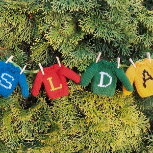Suéter con letra, Mini adorno de suéter, Mini suéter de mago, Iniciales personalizadas, Adorno personalizado para árbol de Navidad