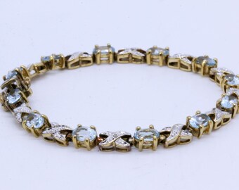 round cut diamond with square halo