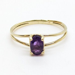 Lady's Simple 14K Yellow Gold Amethyst Ring Size 5.75 - Minimalist Design