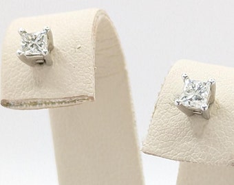 Minimalistische Princess Diamond Solitaire-oorbellen in 14K witgoud