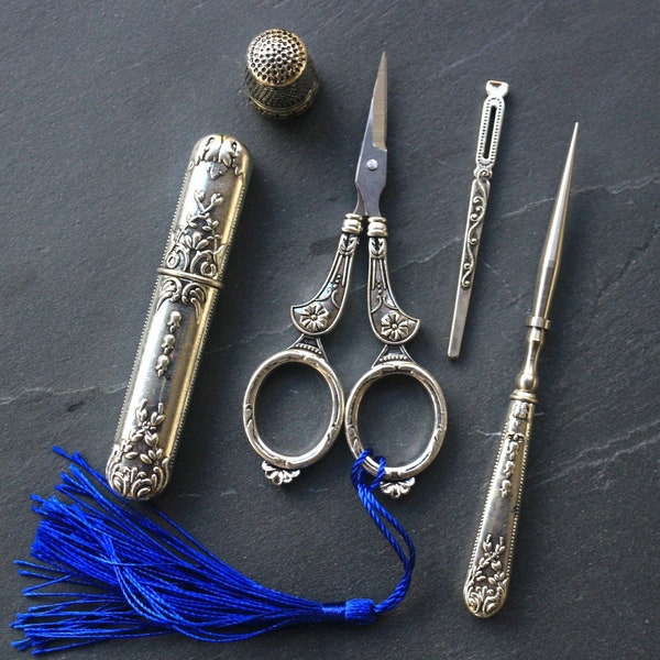 Nécessaire couture- Set d'outils couture/broderie- Ensemble d'outils d'artisanat- Argent- Couture/ Broderie- Fourniture- Travaux manuels