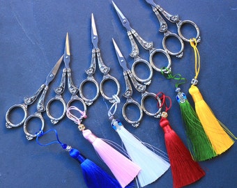 Scissors for embroidery- Scissors for sewing- Color's Tassel- Silver- Sharp Accessories Vintage Finding sewing embroidery