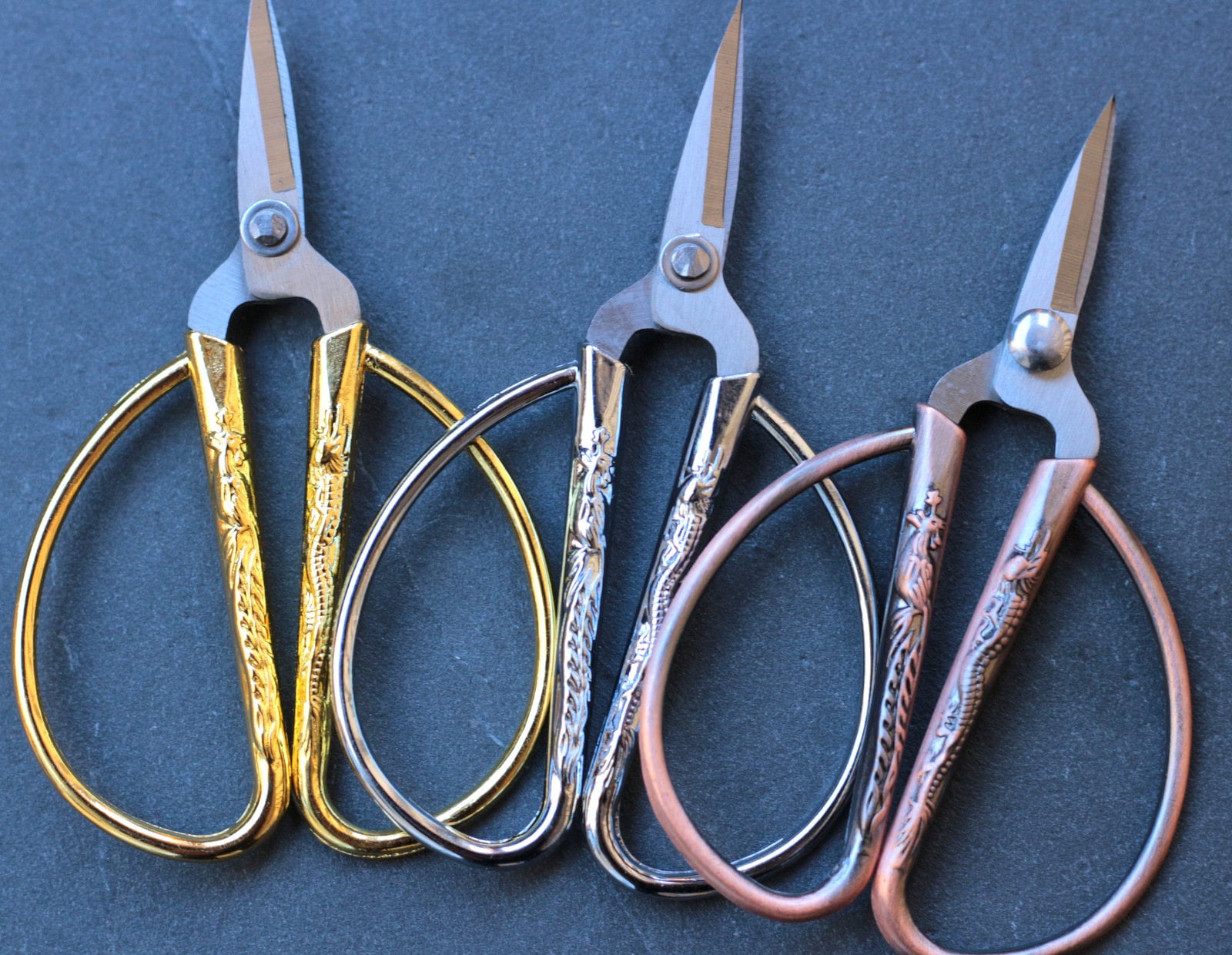 Small scissors 3.5"- Tijeras- Embroidery- Scissors for sewing- Gold/Bronze/Silver- Sharp Accessories Vintage Finding sewing embroidery