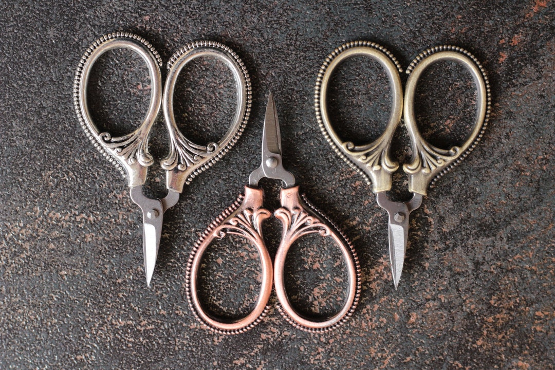 Petits ciseaux vintage 5 couleurs au choix