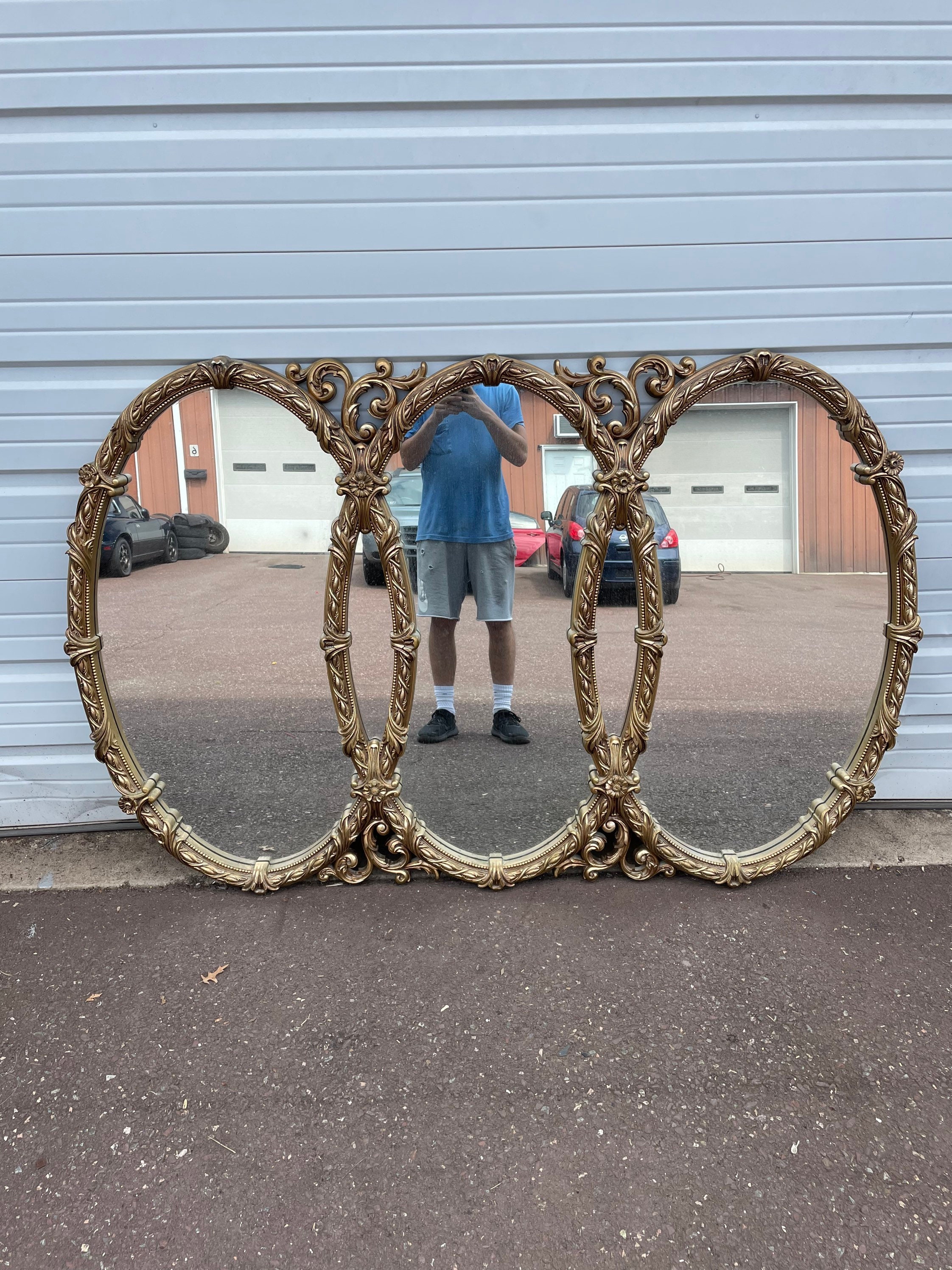 ハリウッドリージェンシー　ミラー Octagonal Mirror With Wide Ornate Gold Frame - Wall Mirror