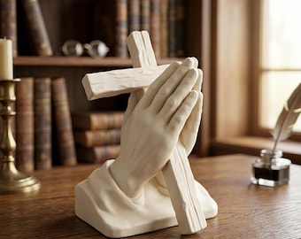 Escultura de Mãos em Oração Cristã com Cruz – Decoração Cristã Pintada à Mão (14 cm de altura)
