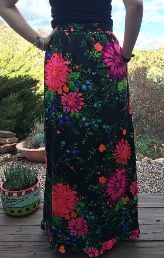 Vintage lined maxi skirt, black with bold floral … - image 4
