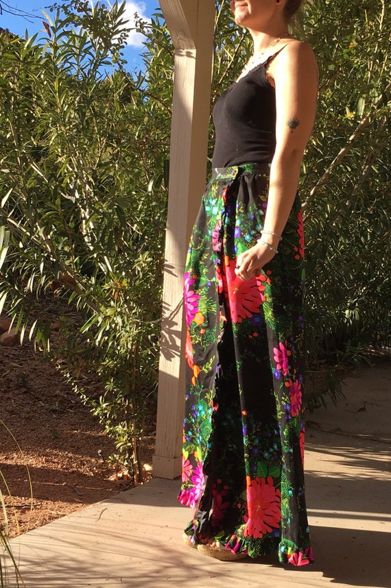 Vintage lined maxi skirt, black with bold floral … - image 3