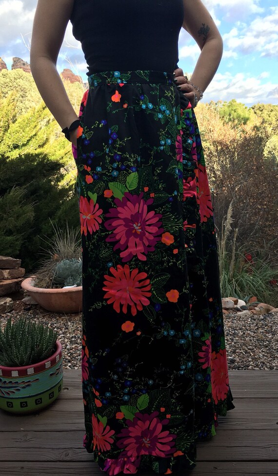 Vintage lined maxi skirt, black with bold floral … - image 2