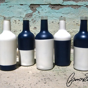 Gekleurde flessen - bloemhouders - glazen bloempotten - design fles - shabby