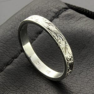 Hand engraved silver wedding band (2.5mm)