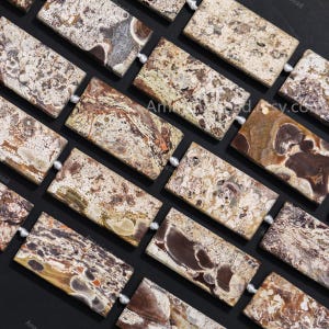 Naturliga rektangulära plattpärlor i havsjaspis, skivpärlor i havsjaspis, stora rektangulära pärlhängen i rå jaspis, smycken med halsband.