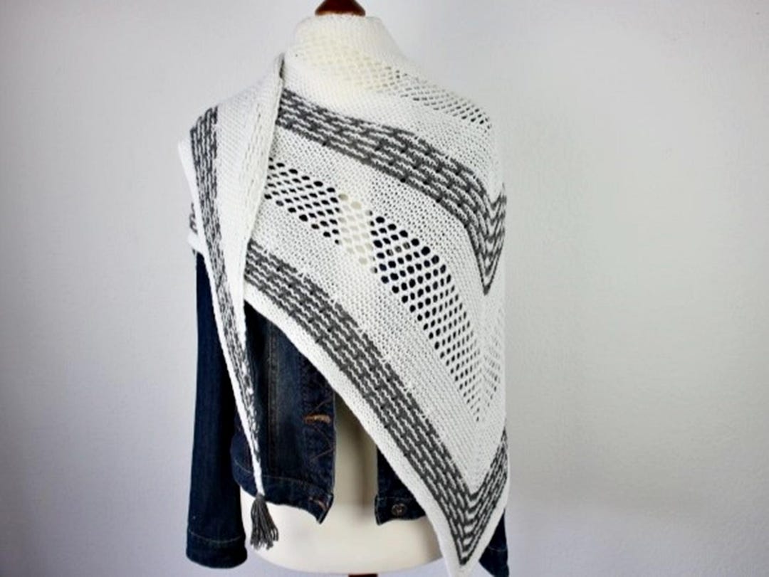Knitting Pattern Triangle Shawl Kayla - Two Color Shawl With Lace and ...