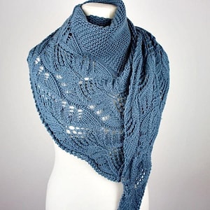 Strickanleitung Tuch Japanese Flowers, PDF Lace-Tuch mit Blumenmuster, asymmetrische Stola für Fortgeschrittene, Deutsch & Englisch