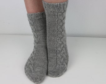 Knitting pattern socks cabled socks Mysig