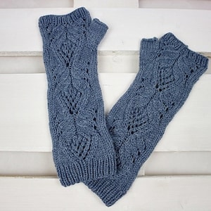 Knitting Pattern Fingerless Gloves "Avelon" / Lace Design / Long Arm Warmers / PDF Pattern in English and German / Winter Accessory