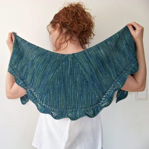 Knitting Pattern - Crescent Shawl with Short Rows "Hold On", Chart & Written Instructions / PDF in English and German